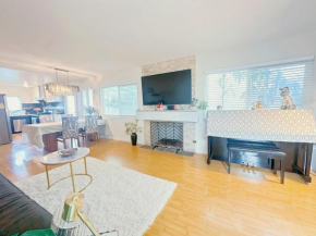 Brea Mall romantic two-bedroom house